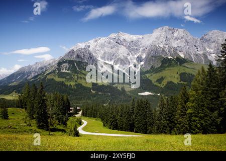 Blick auf die Südseite des Hochkoenig bei Mühlbach Stockfoto