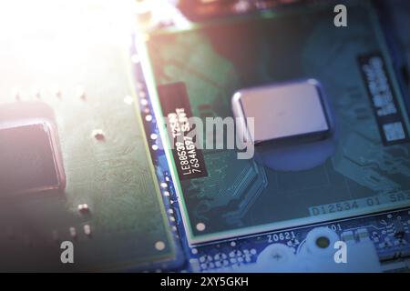Computerchip auf einer Leiterplatte, Nahaufnahme, Computertechnik Stockfoto
