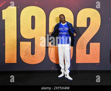 Los Angeles, Usa. August 2024. Produzent Snoop Dogg nimmt am Dienstag, den 27. August 2024, bei der Premiere des dramatischen Filmthrillers 1992 im Regal L.A. Live in Los Angeles Teil. Ein Ladenbesitzer muss seinen Sohn vor einem wütenden Mob während des Aufstandes von L.A. 1992 nach dem Rodney King-Urteil retten. Foto: Jim Ruymen/UPI Credit: UPI/Alamy Live News Stockfoto