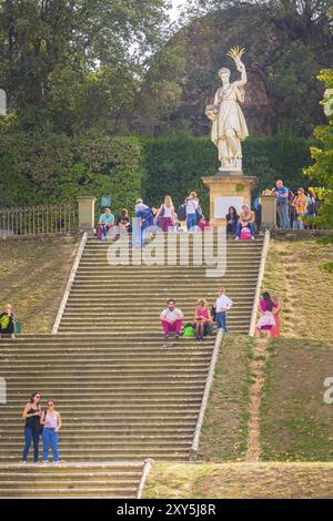 Florenz, Italien, 27. Oktober 2018: Skulptur von Ceres, griechischer Demeter, antike römische Göttin in Boboli-Gärten, Europa Stockfoto