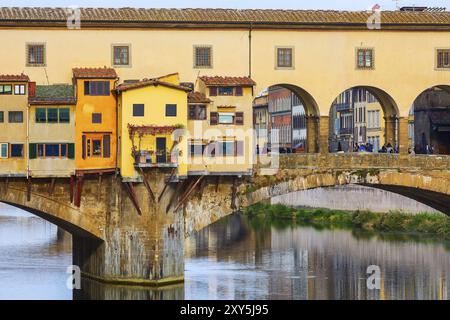 Ponte Vecchio aus nächster Nähe und Fluss Arno in Florenz, Toskana, Italien, Europa Stockfoto