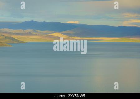 Zavchan, Mongolei. Juli 2024. Ulaagchiin Khar See. Quelle: L.Enkh-Orgil. Stockfoto