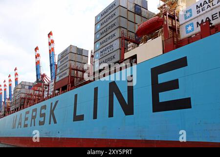 Maersk Edmonton in Hamburg, Maersk Edmonton landete in Hamburg, Deutschland, Europa Stockfoto