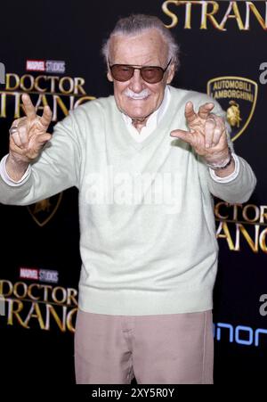 Stan Lee bei der Weltpremiere von Doctor Strange am 20. Oktober 2016 im El Capitan Theatre in Hollywood, USA Stockfoto