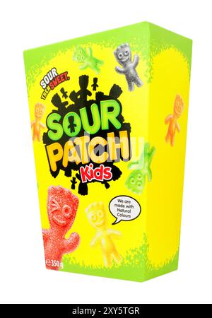 Stockport, Vereinigtes Königreich, 26. Januar 2024, Sour Patch Kids Fruchtgummi mit saurem Zuckerüberzug in einer 350 g-Packung Stockfoto