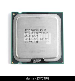 Intel Core 2 Quad Q6600 CPU Quad Core Computerprozessor, Nahaufnahme isoliert auf weiß Stockfoto