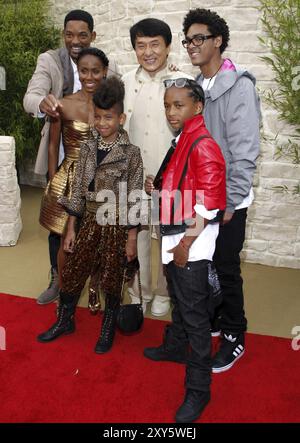 Jada Pinkett Smith, will Smith, Jaden Smith, Jackie Chan, Trey Smith und Willow Smith bei der Premiere von „The Karate Kid“ in Los Angeles im Mann Stockfoto