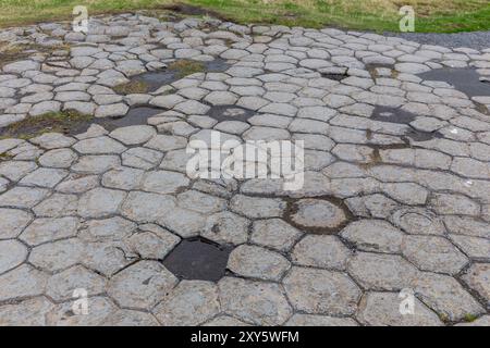 Kirkjugolf Natural Monument (der Kirchenboden), Basaltsäulen Felsformation in Kirkjubaejarklaustur in Südisland. Stockfoto