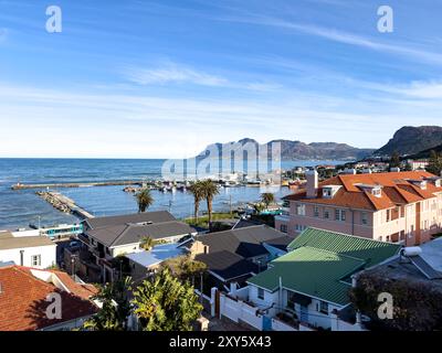 Blick auf den Kalk Bay Harbour in Kapstadt Südafrika. Sie liegt an der Westküste der False Bay Stockfoto