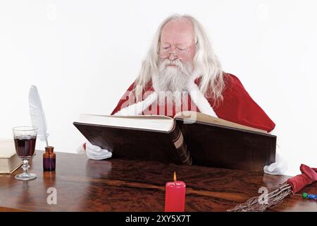 Nicholas macht Notizen in seinem Tagebuch Stockfoto