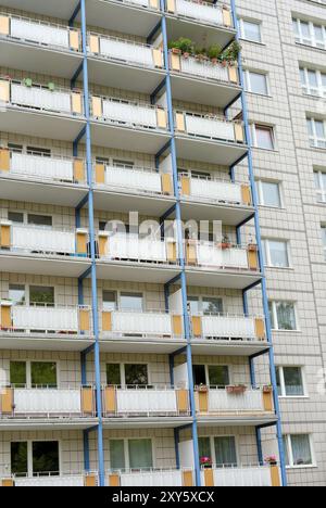 Fassade eines Hauses in der Karl-Marx-Allee in Berlin Stockfoto