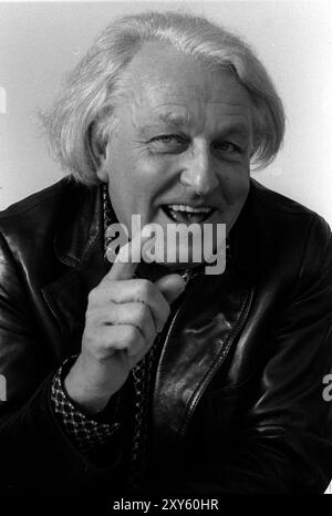 ARCHIVFOTO: Wolfgang WAGNER wäre 105 Jahre alt am 30. August 2024, Wolfgang WAGNER, geboren am 30. August 1919 in Bayreuth, Regisseur und Festivaldirektor, Enkel von Richard Wagner, leitet seit 1966 die Bayreuther Festspiele, Porträt, Schwarzweißfoto, 28. April 1976. ? SVEN SIMON, Prinzess-Luise-Str.41#45479 Muelheim/Ruhr#Tel.0208/9413250#Fax 0208/9413260#Kto 1428150 C ommerzbank E ssen BLZ 36040039#www.SvenSimon.net#e-mail:SvenSimon@t-online.de. Stockfoto