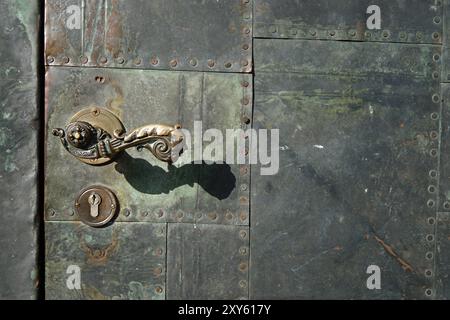 Alte Tür am Magdeburger Dom Stockfoto