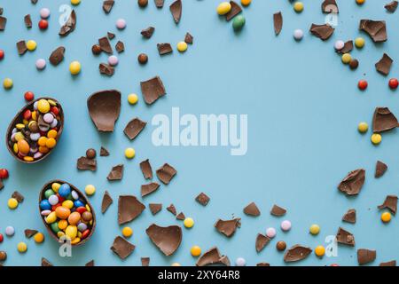 Zerbrochene Schokoladeneier bunte Pellets Stockfoto