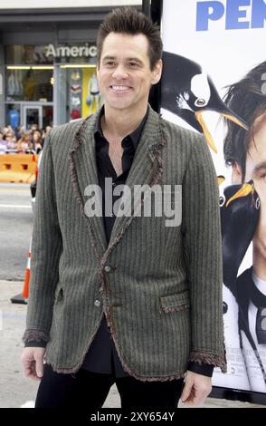 HOLLYWOOD, KALIFORNIEN, 12. JUNI 2011: Jim Carrey bei der Premiere von Mr. Popper's Penguins in Los Angeles im Grauman's Chinese Theatre in Hollywood, USA Stockfoto