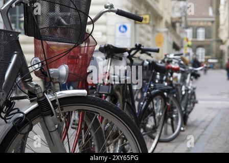 Straßenszene mit Fahrrädern Stockfoto