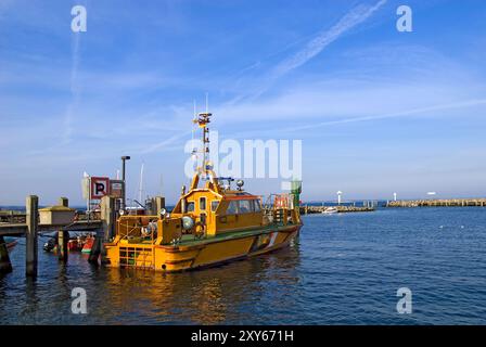 Pilotboot im Hafen von Timmendorf Stockfoto