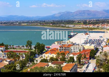 Nafplio oder Nafplion, Griechenland, Peloponnes Altstadt Luftpanorama mit Meer und Hafen, Europa Stockfoto