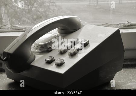 Altes Telefon in einer stillgelegten Fabrik Stockfoto