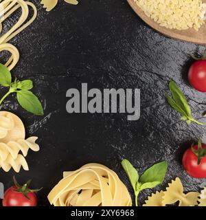 Italienisches Essen design Vorlage. Pasta, Tomaten und Basilikum, eine flach Rahmen auf einem schwarzen Hintergrund mit einem Platz für Text. Spaghetti, orzo, Fusilli, farfa Stockfoto