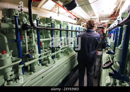 LABOE, Deutschland - 30. AUGUST 2014: die Menschen besuchen Sie eine historische deutsche U-Boot U-995 (Museum Schiff) in Laboe. Es ist das einzige erhaltene Typ VII U-Boot i Stockfoto