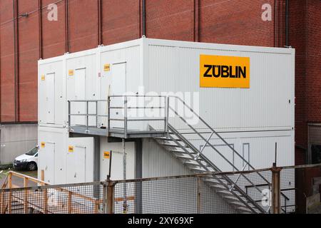 HAMBURG, DEUTSCHLAND - 29. AUGUST 2014: Baustellenmodulare Bürocontainer der Firma Zublin in Deutschland. Das Bauunternehmen Zublin ist Teil Stockfoto