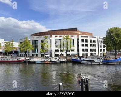 Amsterdam, Niederlande. August 2023. Der Fluss Amstel in Amsterdam Stockfoto