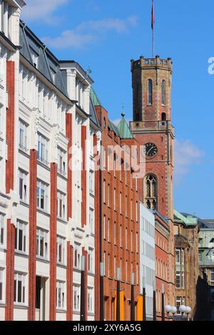 Hamburg City, Deutschland. Bleichenfleet-Kanalarchitektur mit alter Post in der Hamburger Innenstadt. Stockfoto