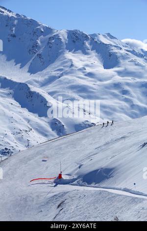 Französische Alpen Skifahren im Winterschnee. Valloire Skigebiet in Europa. Stockfoto