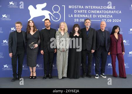 Venedig, Italien. August 2024. Die Filmbesetzung nimmt am 28. August 2024 an einem Fotobesuch für den Film Beetlejuice BeetleJuice während des 81. Internationalen Filmfestivals von Venedig in Venedig Teil. (Foto: Gian Mattia D'Alberto/LaPresse) Credit: LaPresse/Alamy Live News Stockfoto