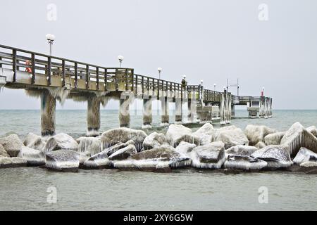 Pier in Wustrow im Winter Stockfoto