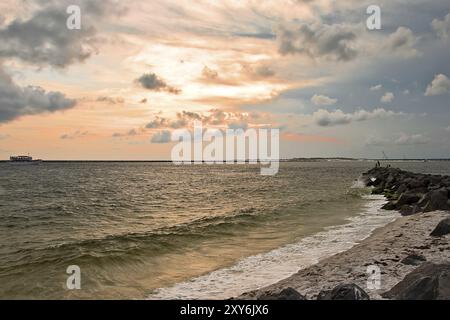 Schöner Strand Sonnenuntergang Stockfoto