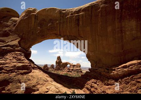 Blick auf den Turret Arch durch das Nordfenster Stockfoto