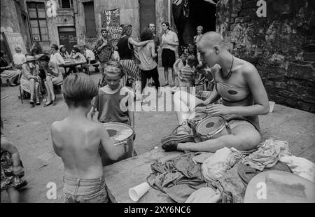 Deutschland, Berlin, 22. Juni 1991, Hoffeier in der Auguststraße 10, Kunst und Leben, Europa Stockfoto