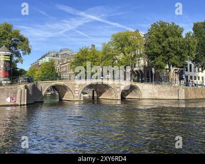 Amsterdam, Niederlande. August 2023. Die Kanäle und Brücken von Amsterdam Stockfoto