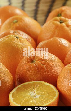 Komposition mit Orangen Stockfoto