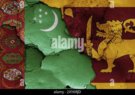 Flaggen von Turkmenistan und Sri Lanka auf rissige Wand gemalt Stockfoto