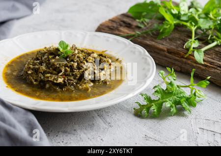 Grüne Heilpflanzen Mahlzeit, traditionelle türkische gesunde Nahrung Pfannar Stockfoto