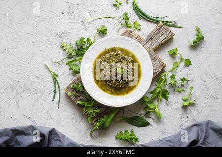 Grüne Heilpflanzen Mahlzeit, traditionelle türkische gesunde Nahrung Pfannar Stockfoto