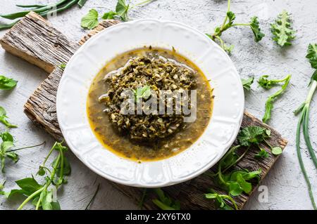 Grüne Heilpflanzen Mahlzeit, traditionelle türkische gesunde Nahrung Pfannar Stockfoto