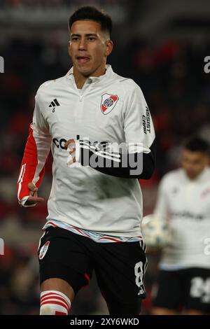 Maximiliano Meza, Mittelfeldspieler von River Plate, während des Aufwärmens vor dem Spiel Cesar Luis Menotti 2024 im Stadion El Monumental in Buenos Aires, am 25. August 2024, gegen Newells Old Boys. Stockfoto