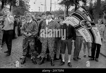 Deutschland, Dresden, 15. Juni 1991, Trauerzug für den neonazistischen Rainer Sonntag, erschossen von Zuhältern, Genossen aus Halle, Europa Stockfoto