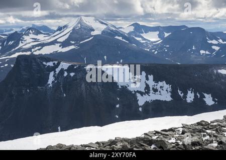 Blick von den Abisko-Alpen zum Berg Katotjakka, Norrbotten, Lappland, Schweden, Juli 2013, Europa Stockfoto