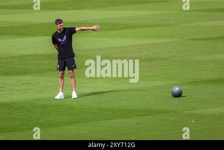 Englands schneller Bowling-Mentor James Anderson während einer Nets Session im Lord's, London. Bilddatum: Mittwoch, 28. August 2024. Stockfoto