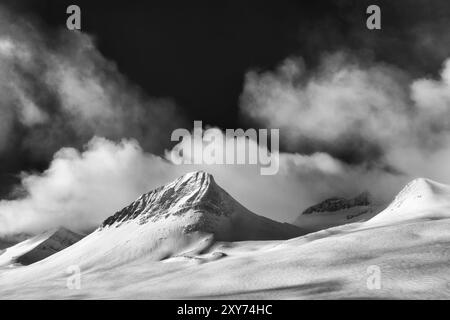 Winterlandschaft im Stuor Reaiddavaggi Tal, Kebnekaisefjaell, Norrbotten, Lappland, Schweden, März 2014, Europa Stockfoto