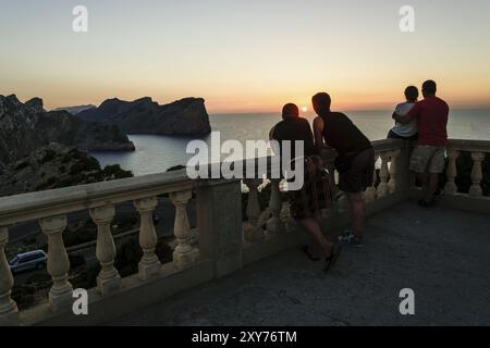 Sonnenuntergang im Leuchtturm von Formentor, projiziert von Emili Pou 1927, cape Formentor, Pollenca, mallorca, balearen, Spanien Stockfoto