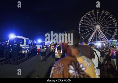 Riesenrad fängt Feuer beim Highfield Festival am Freitag, Stoermthaler See, 17.08.2024 Stockfoto