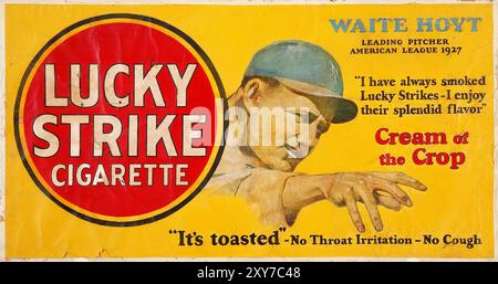 Baseballspieler Waite Hoyt in „Lucky Strike“ Trolley Sign, Cream of the Crop, 1928 - Vintage Lucky Strike Zigaretten Werbung. Stockfoto