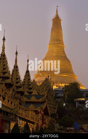 Die Shwedegon-Pagode in Yangon Stockfoto