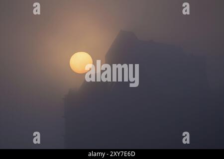 Sonnenaufgang im Stadthafen von Rostock Stockfoto